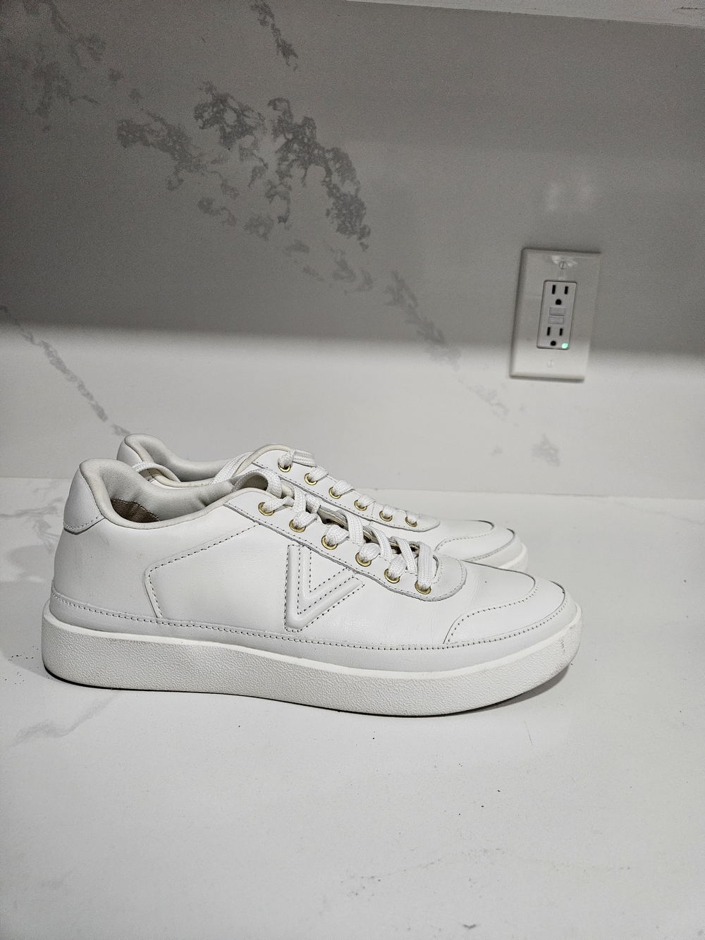 Vionic EMERY Shoes Womens Size 8 US White Leather Sneaker Lace Up Casual Low Top